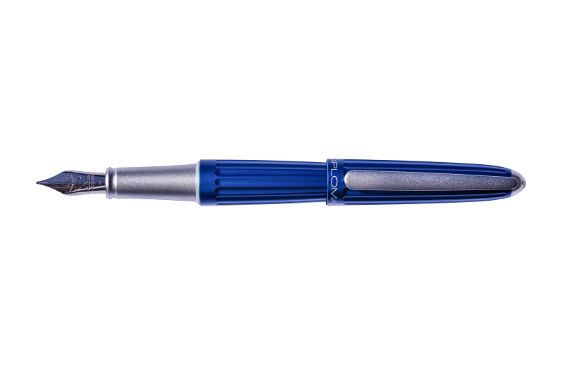 Stylo-plume AERO bleu - plume medium.
