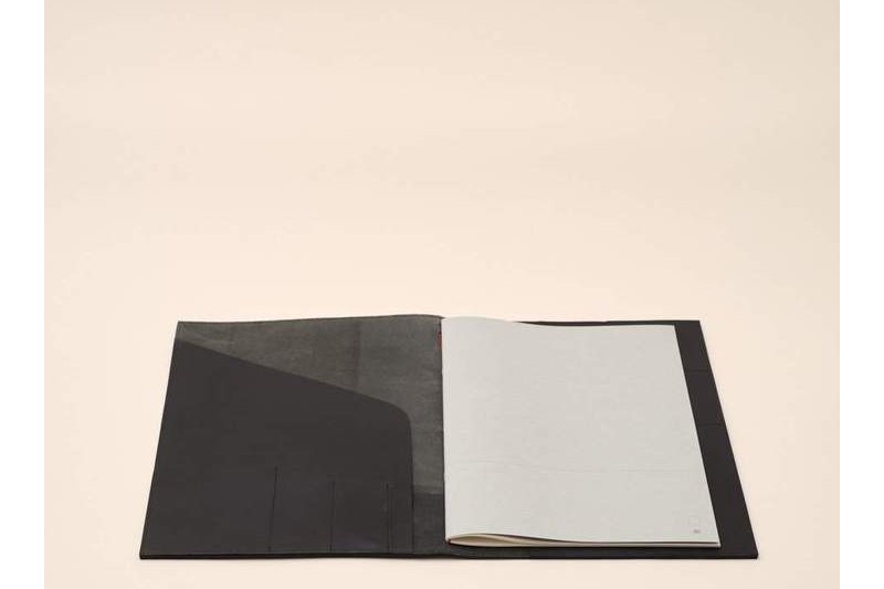 Carnet cuir - 23 x 32 - portofolio A4 - noir.