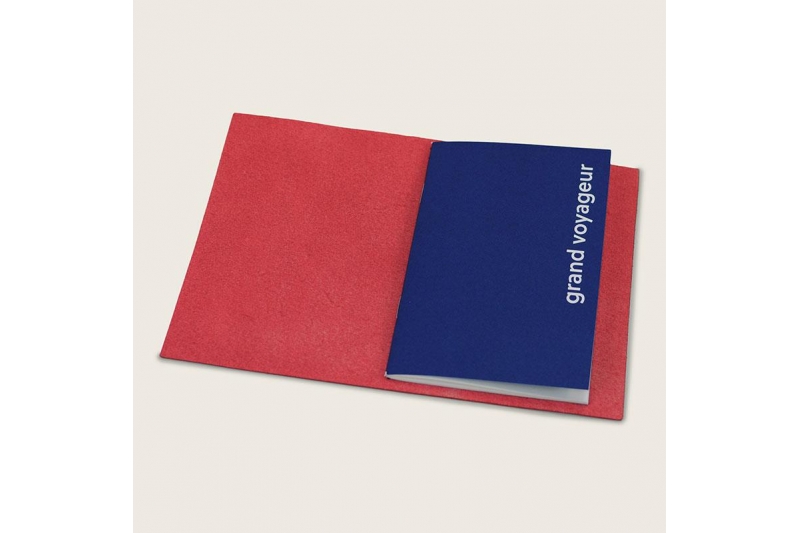 PAPER REPUBLIC - Carnet  grand voyageur format passeport - rouge.